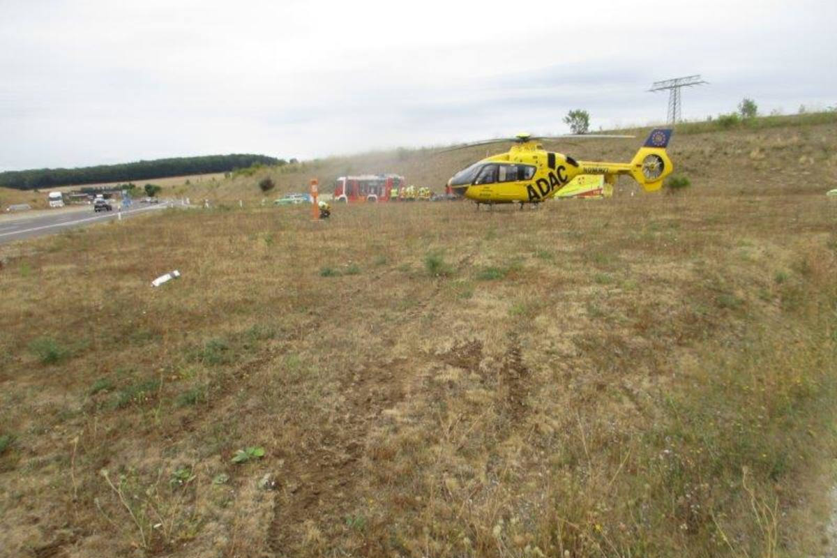 A4 Bucha – Pkw überschlägt sich mehrfach auf der Autobahn