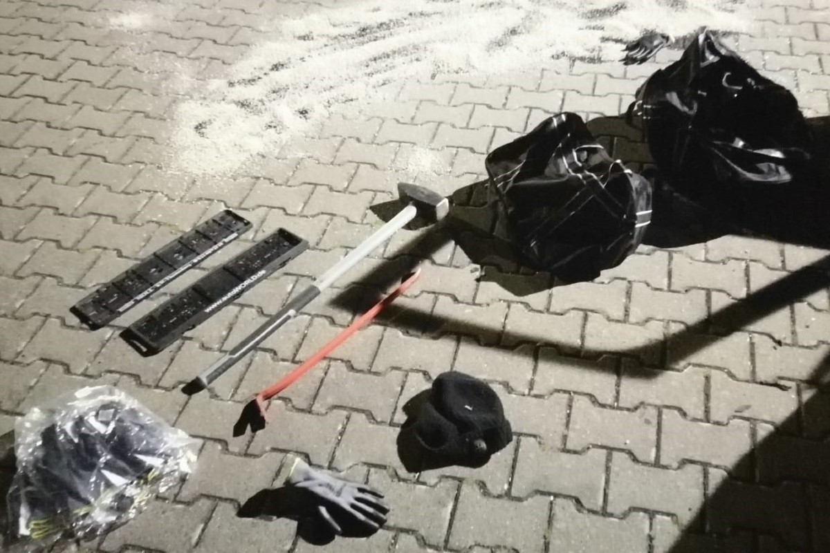 Düsseldorf - Geldautomatensprenger auf der Flucht verunfallt