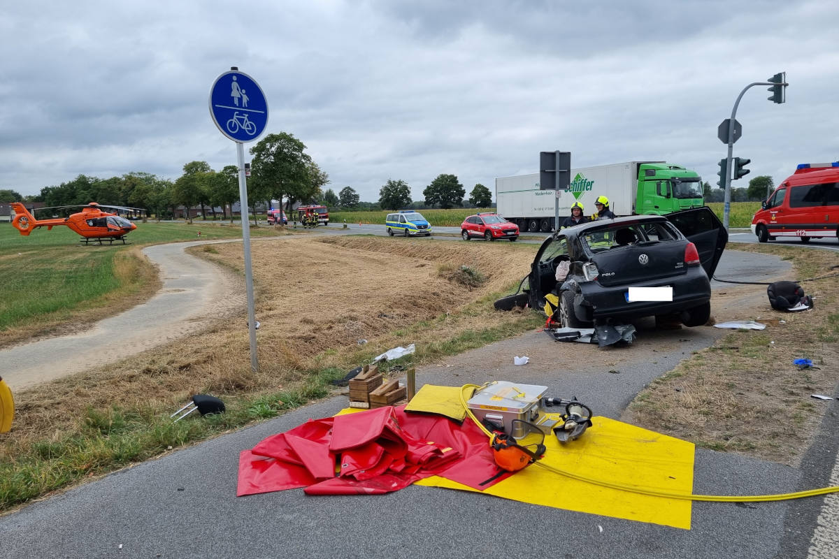 Schwerer Verkehrsunfall mit Rettungswagen