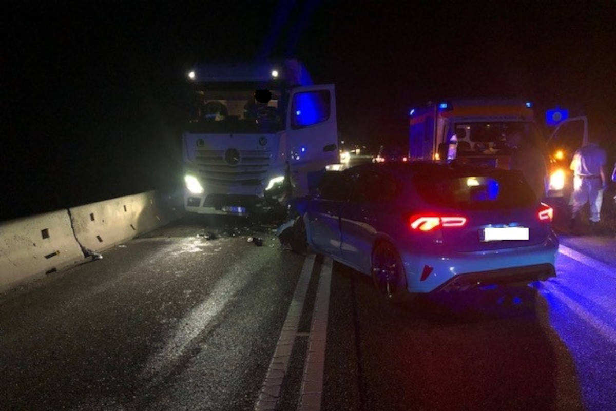 Landau – Frontalzusammenstoß auf der B10