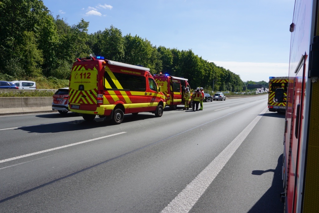 Ratingen – Verkehrsunfall mit 8 beteiligten Fahrzeugen auf der A3