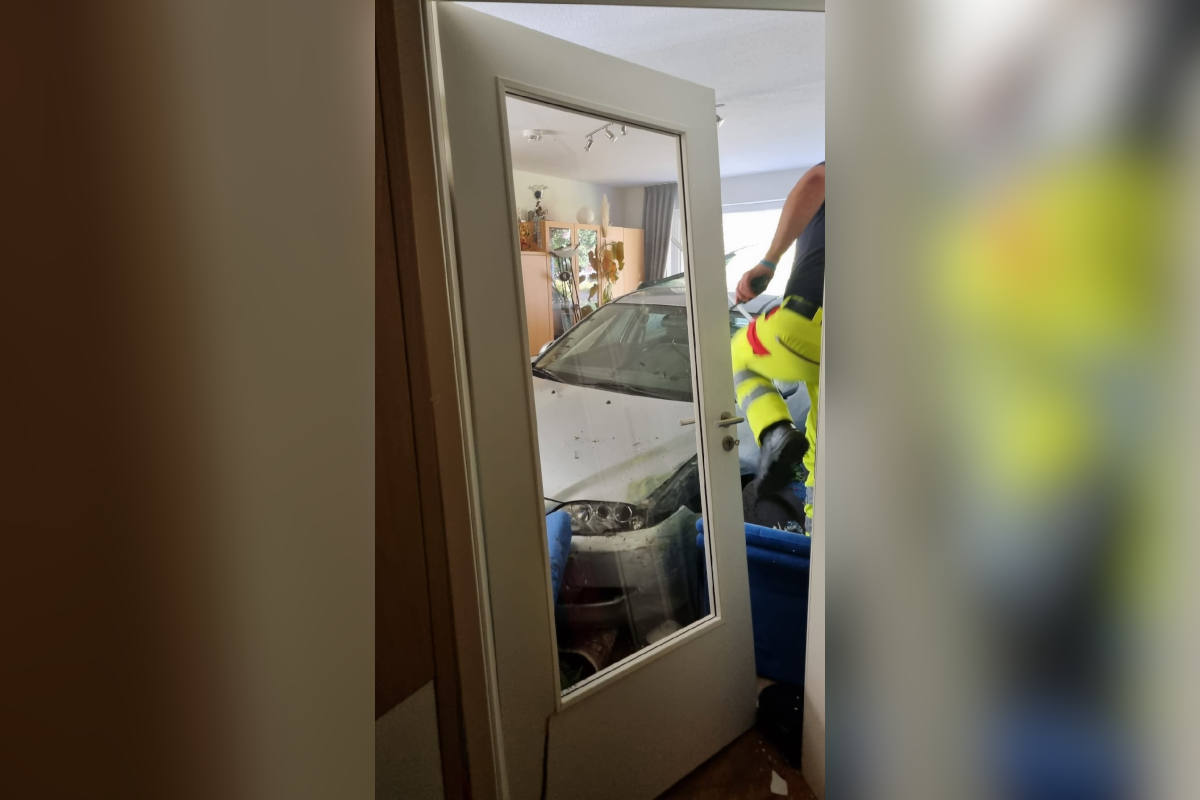 Bad Bevensen – Plötzlich stand der Pkw im Wohnzimmer – Bewohner in Sessel erfasst und schwer verletzt