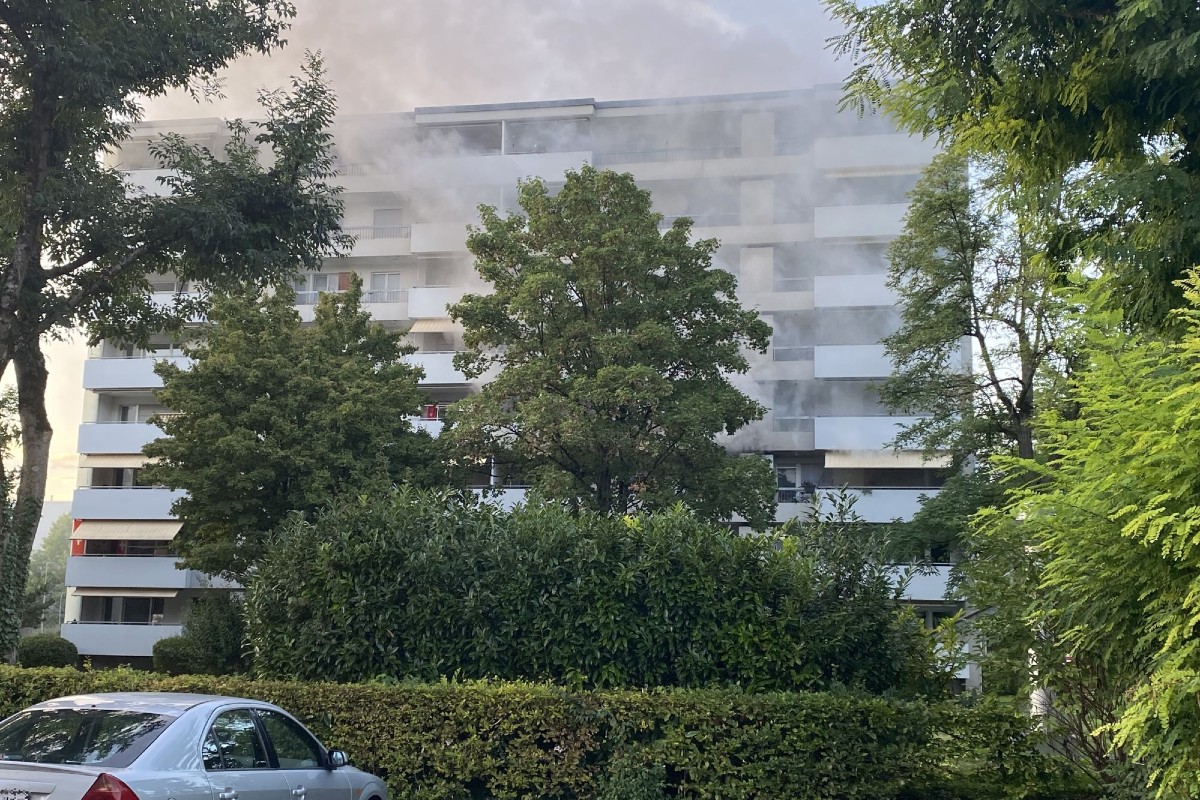 Liestal BL - Brandausbruch erfordert Feuerwehreinsatz