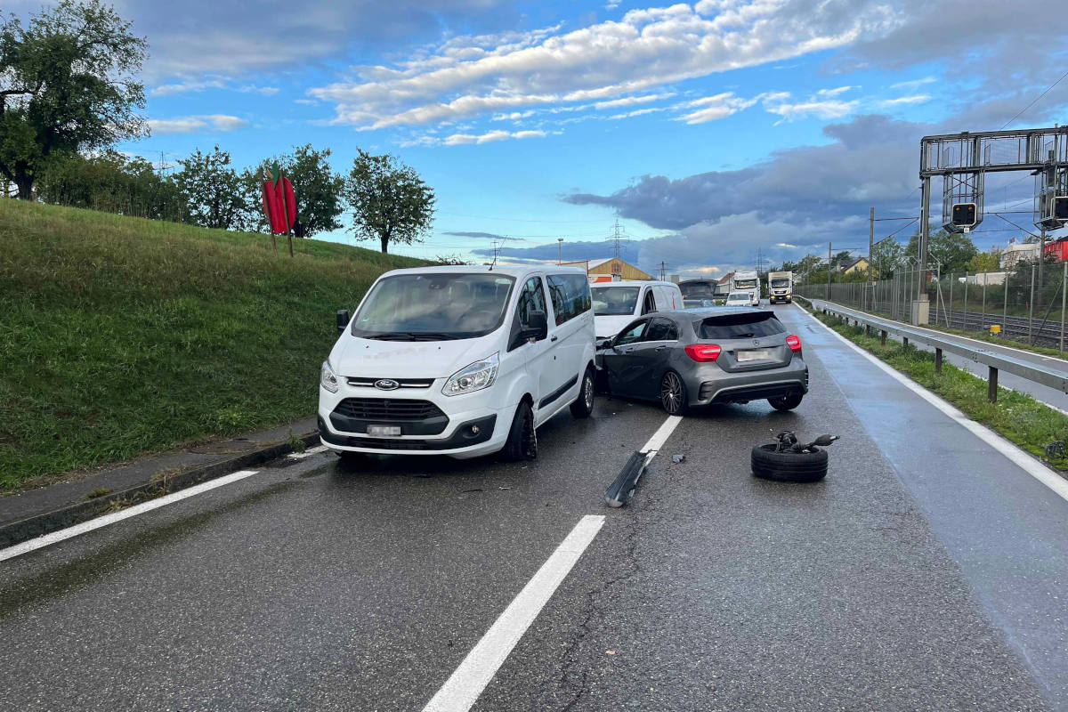 Heftige Frontalkollision fordert eine verletzte Person