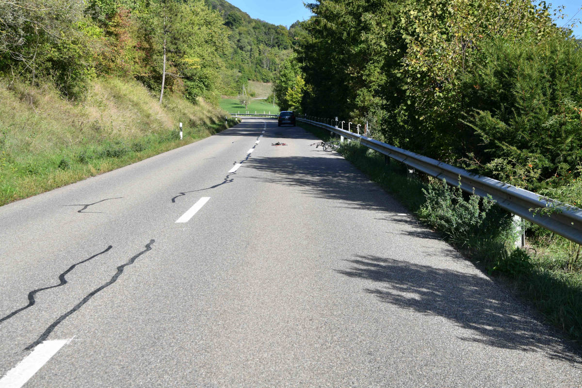 Tragödie in Oberhof AG – Velofahrer bei Kollision mit Auto tödlich verletzt