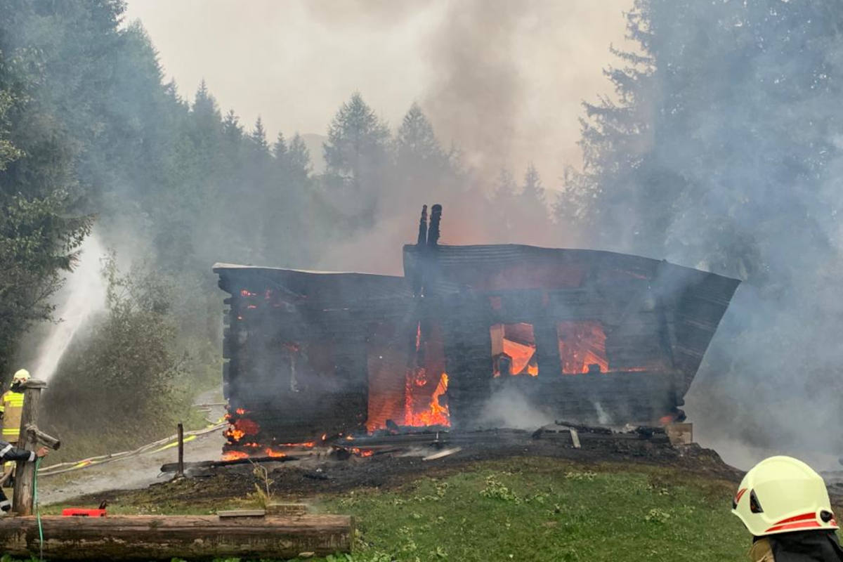 Jagdhütte bei Brand komplett zerstört