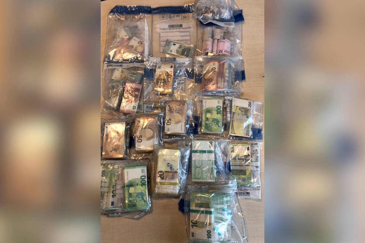 Oberhausen – SEK sprengt Tür – Kokain, Marihuana und über 230.000 Eur Bargeld bei Dealern sichergestellt