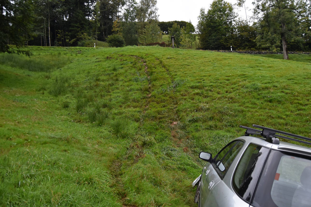 Schwellbrunn AR – Auto rutschte den Hang hinunter