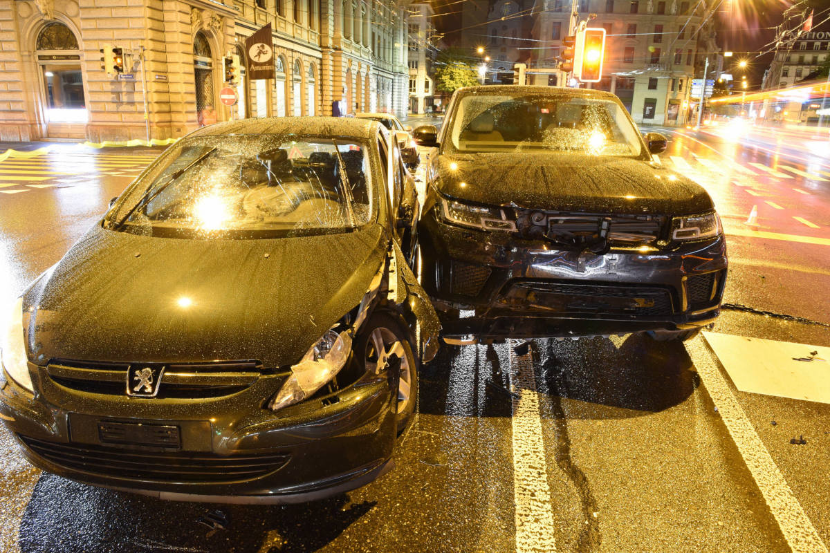 Unfallfahrzeuge in Luzern nahe dem Schweizerhofquai 