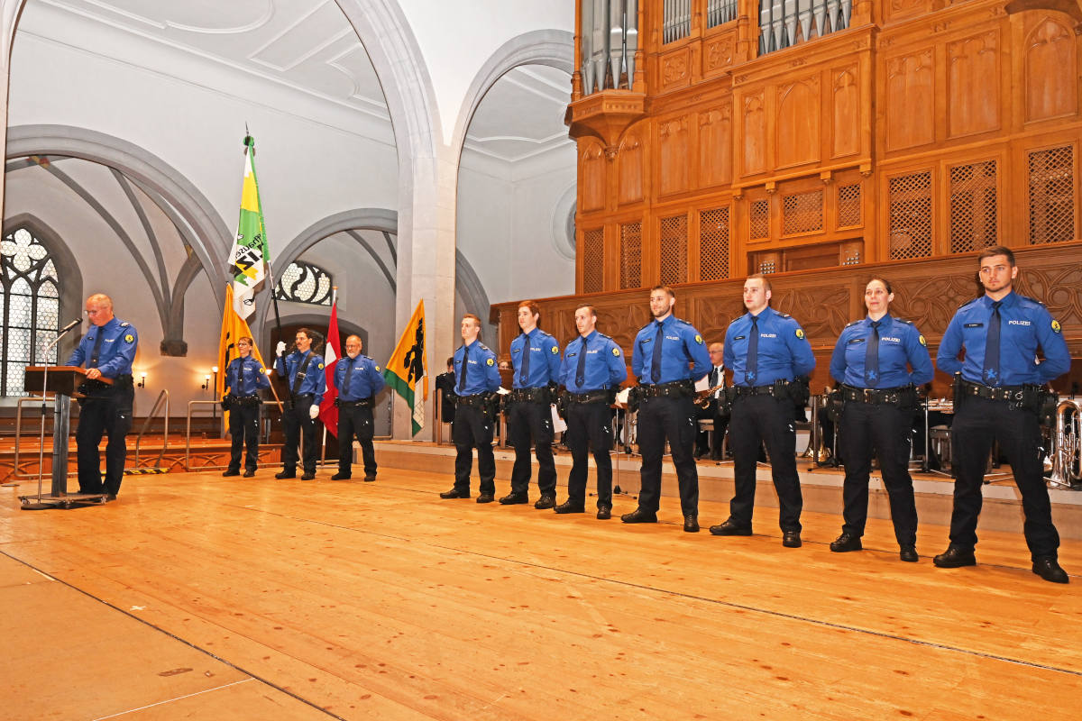 Schaffhausen – Inpflichtnahme von sieben neuen Polizisten
