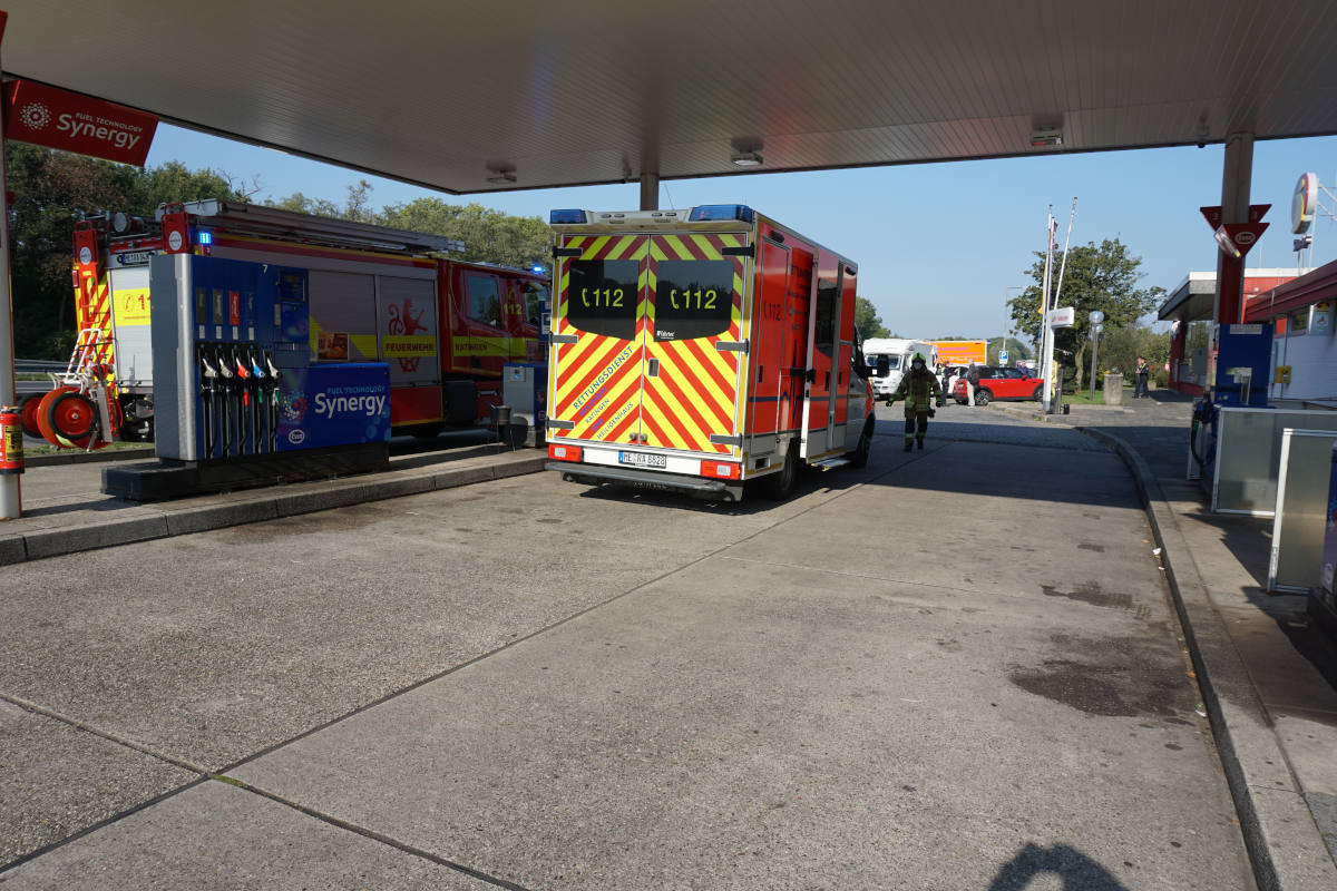 Verkehrsunfall auf dem Rastplatz Hösel auf der A3 mit vier verletzten Personen
