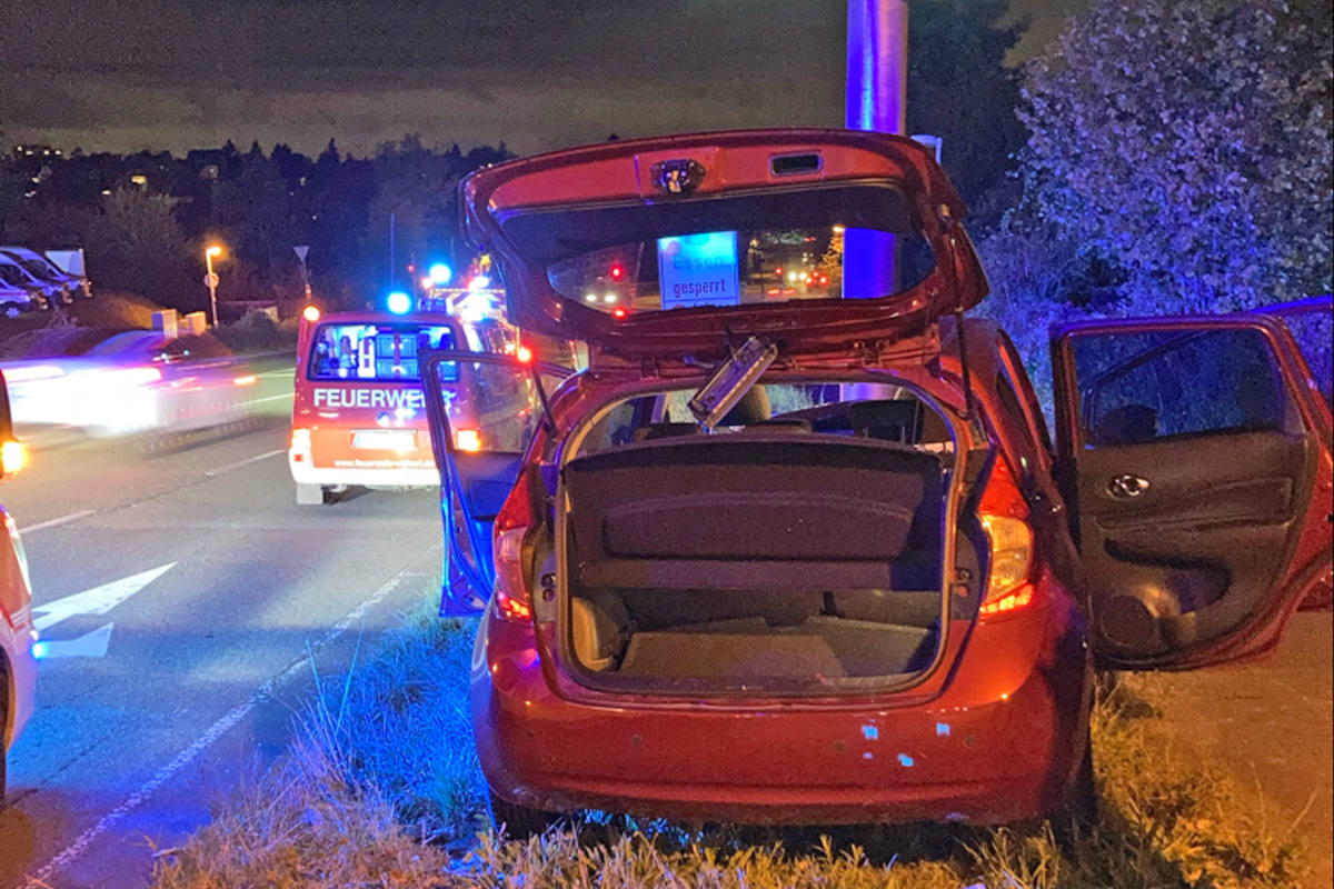 Velbert – Durch Fahrfehler von der Straße abgekommen