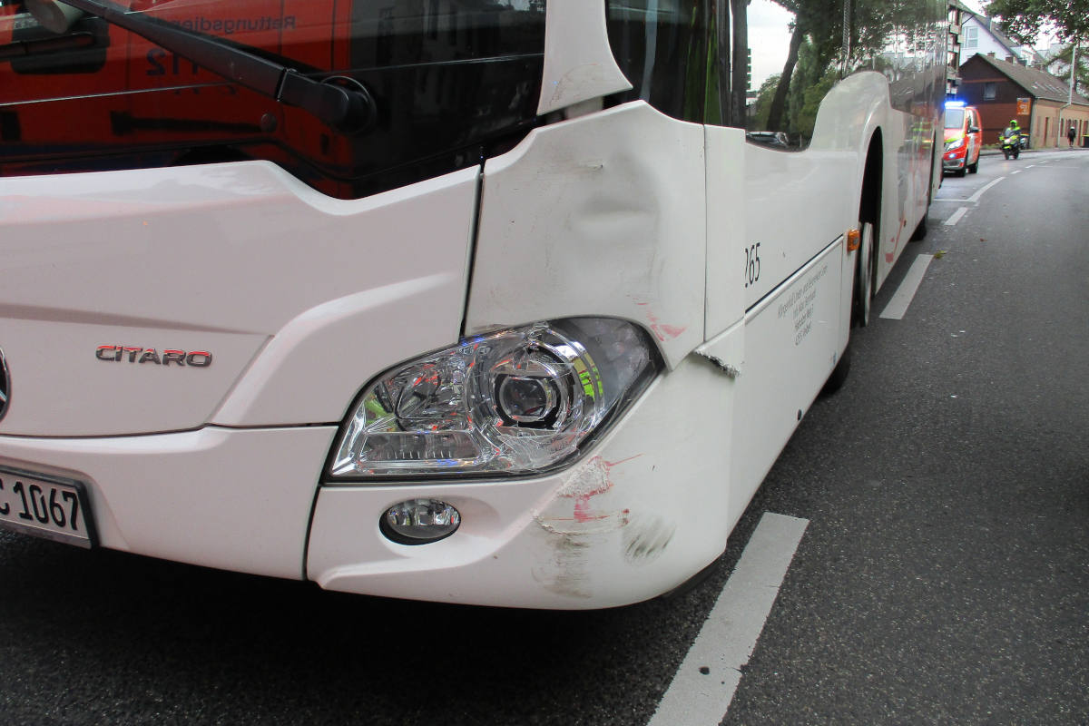 Sechs Verletzte nach Verkehrsunfall – hoher Sachschaden