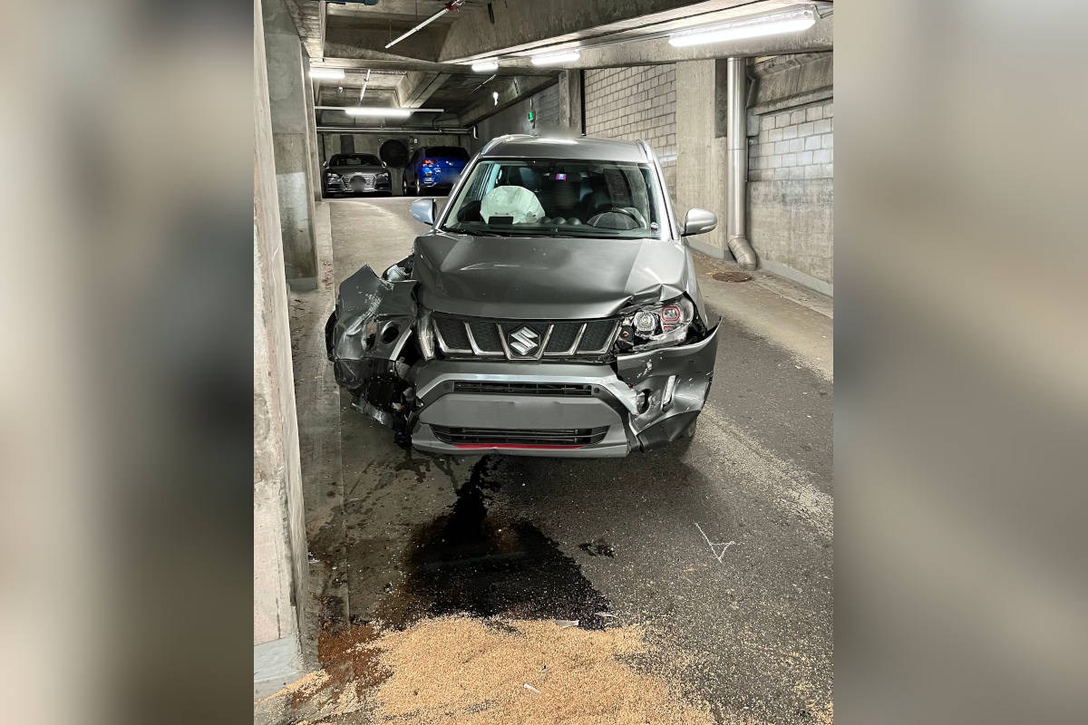 Eine Person bei Auffahrunfall in Parkhaus verletzt