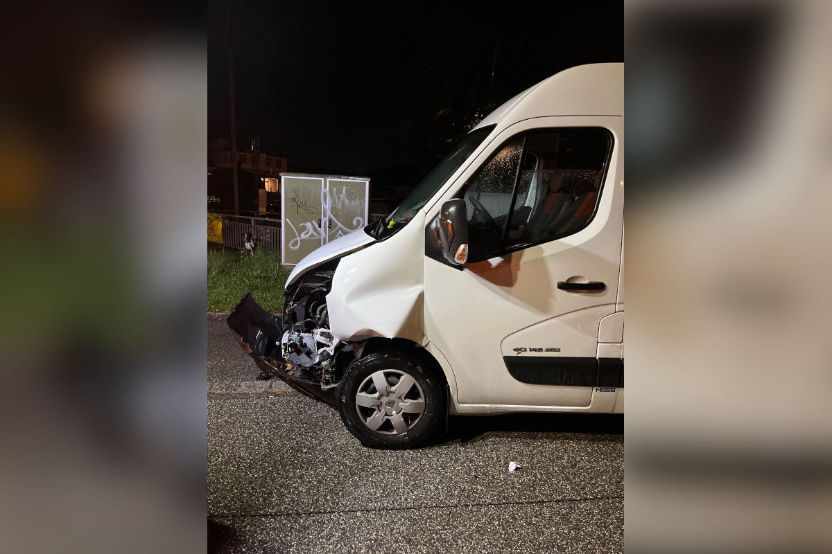 Automobilistin nach Kollision mit Kandelaber verletzt