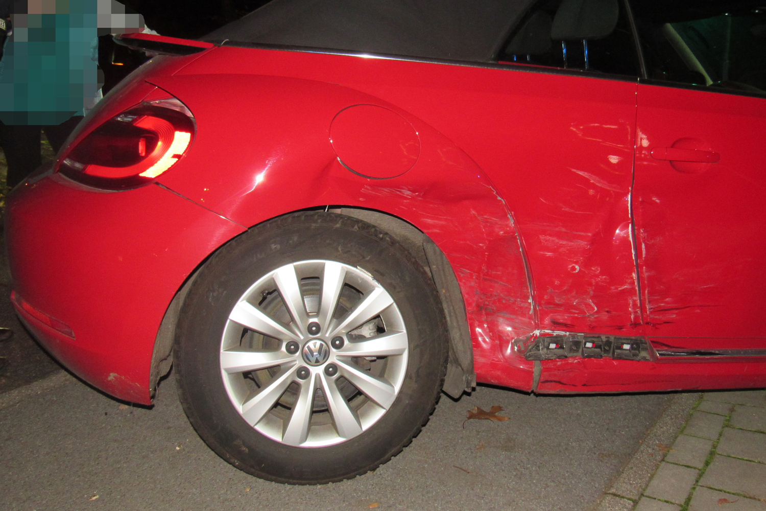 Erkrath – Hoher Sachschaden nach Abbiegeunfall