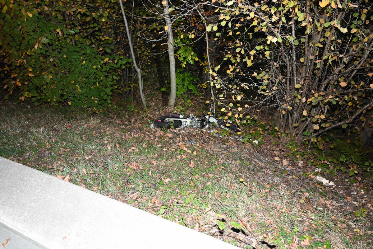 Mühlrüti SG – Mit Motorrad Abhang hinabgestürzt – 22-Jähriger schwer verletzt