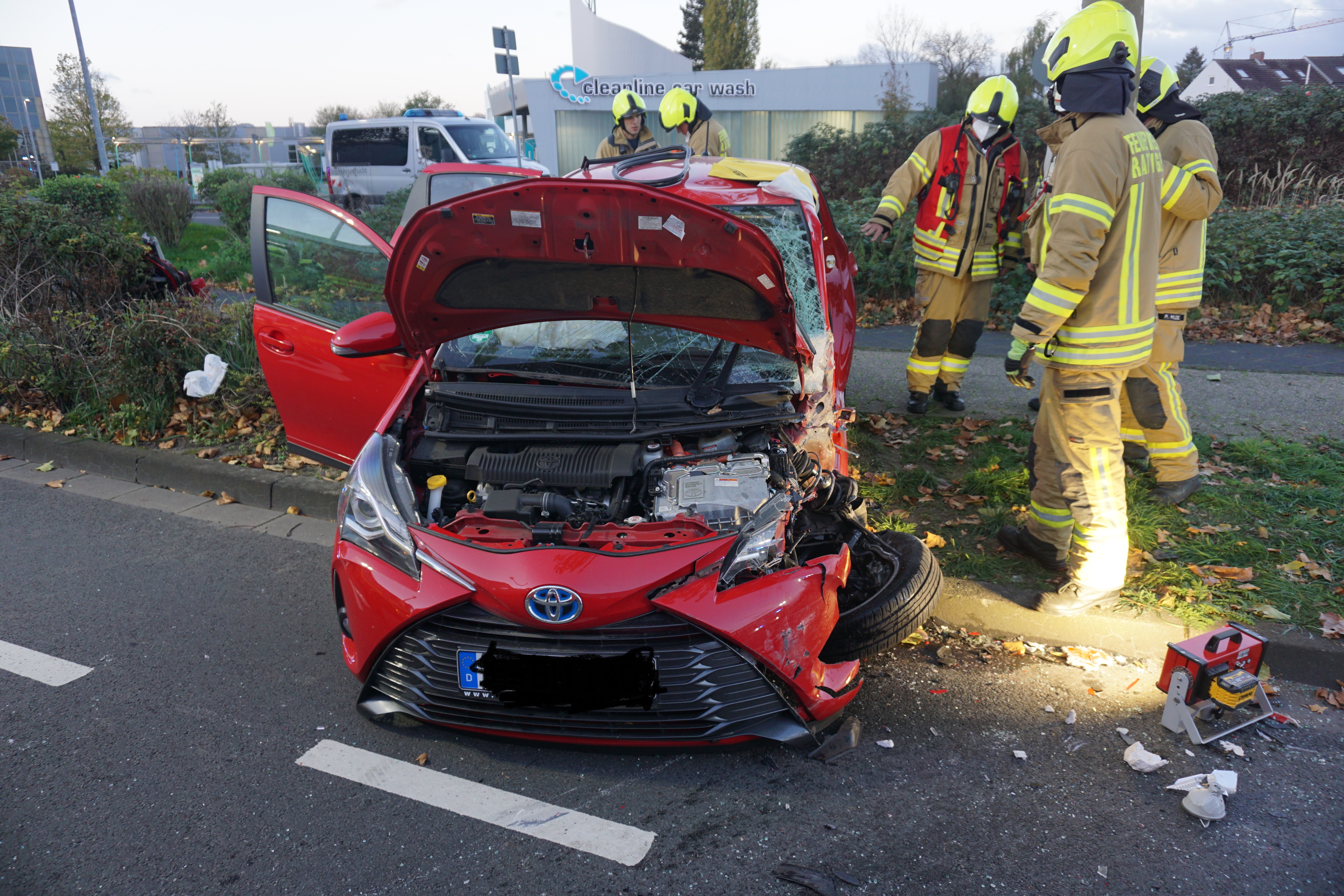 Verkehrsunfall PKW gegen Bus