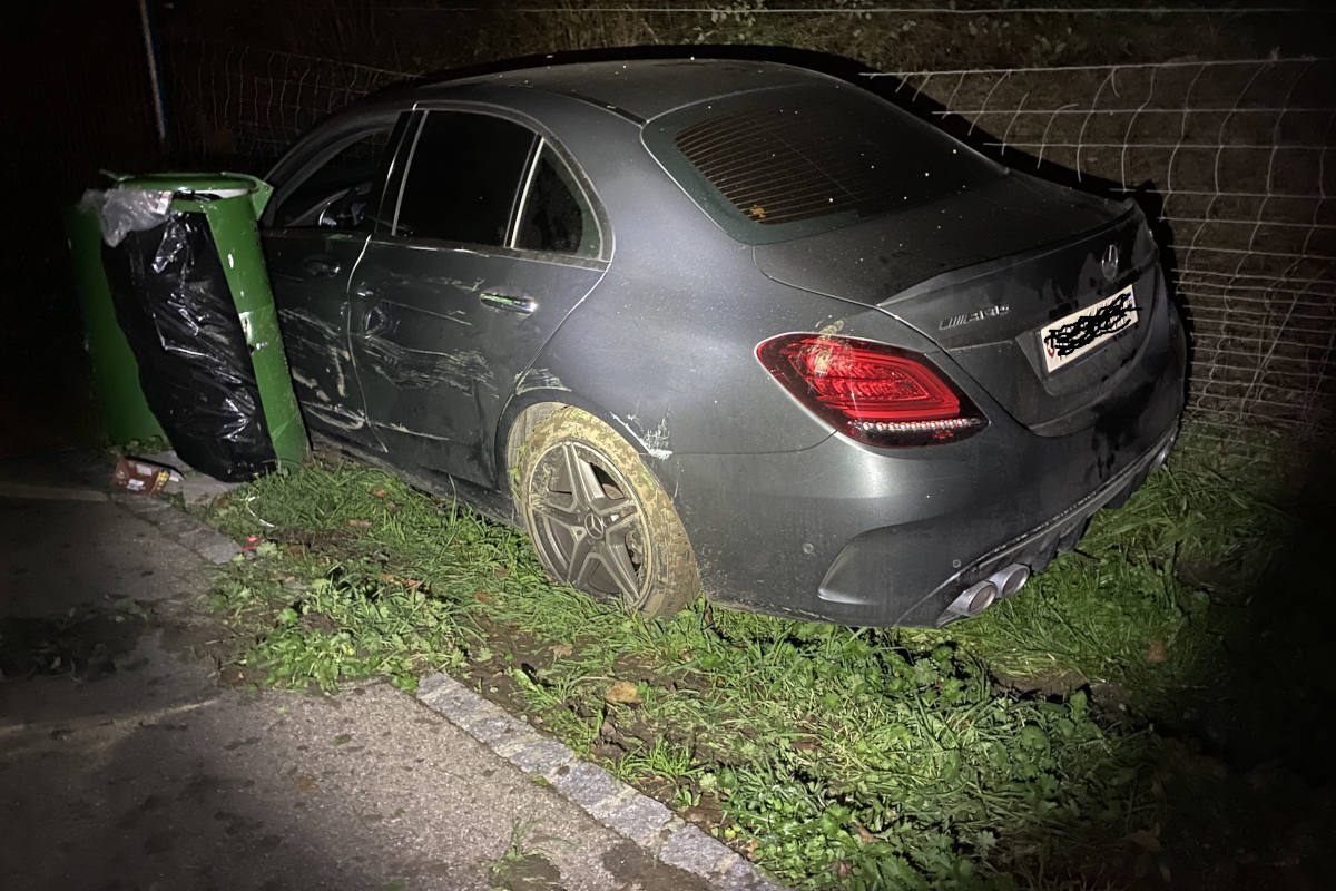 A3 Mumpf AG – Autofahrer demoliert seinen Wagen auf der Autobahn