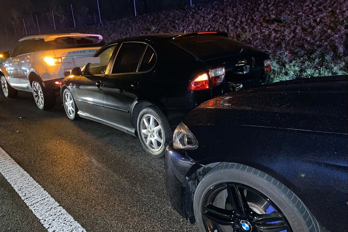 Füllinsdorf BL - Vier Fahrzeuge in Auffahrkollision verwickelt