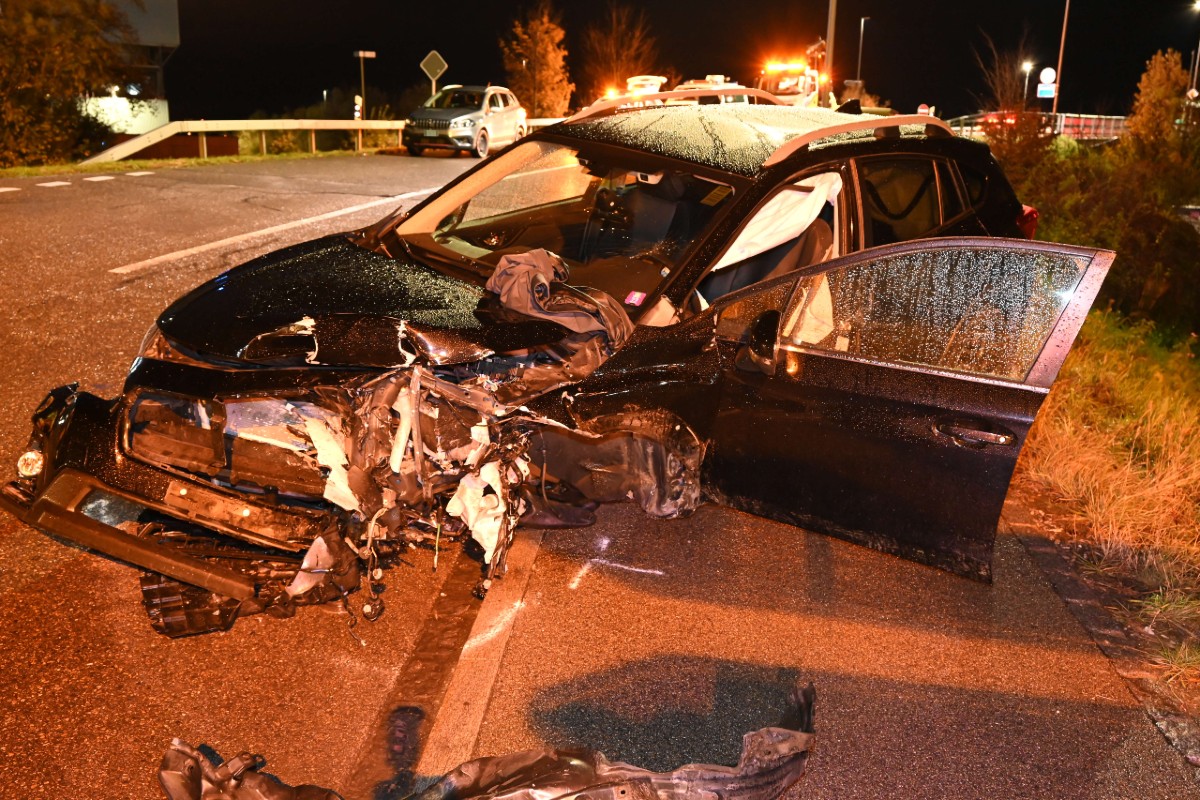 Unfall in Bazenheid - Heftige Frontalkollision zwischen zwei Autos