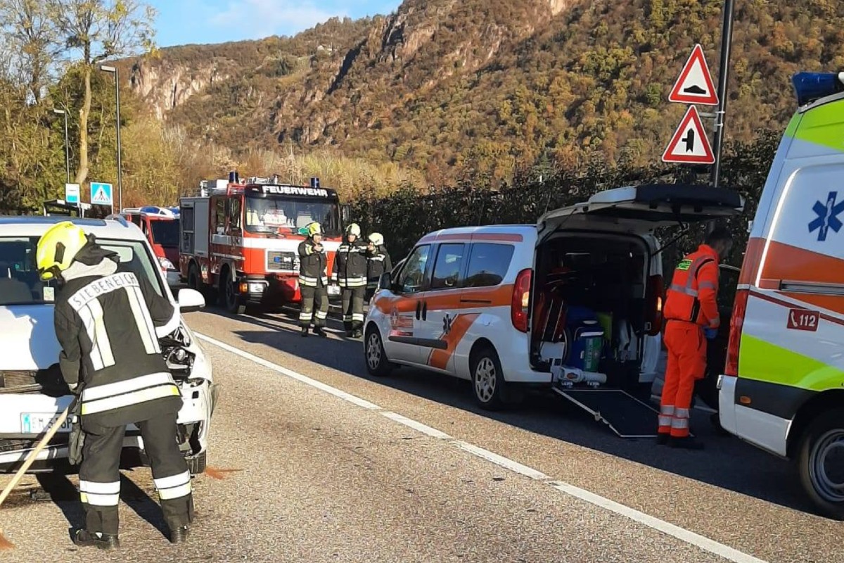Siebeneich - Unfall zwischen Notarztauto und zwei PKW
