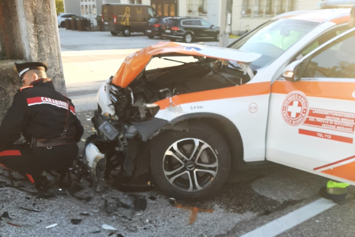 Siebeneich - Unfall zwischen Notarztauto und zwei PKW