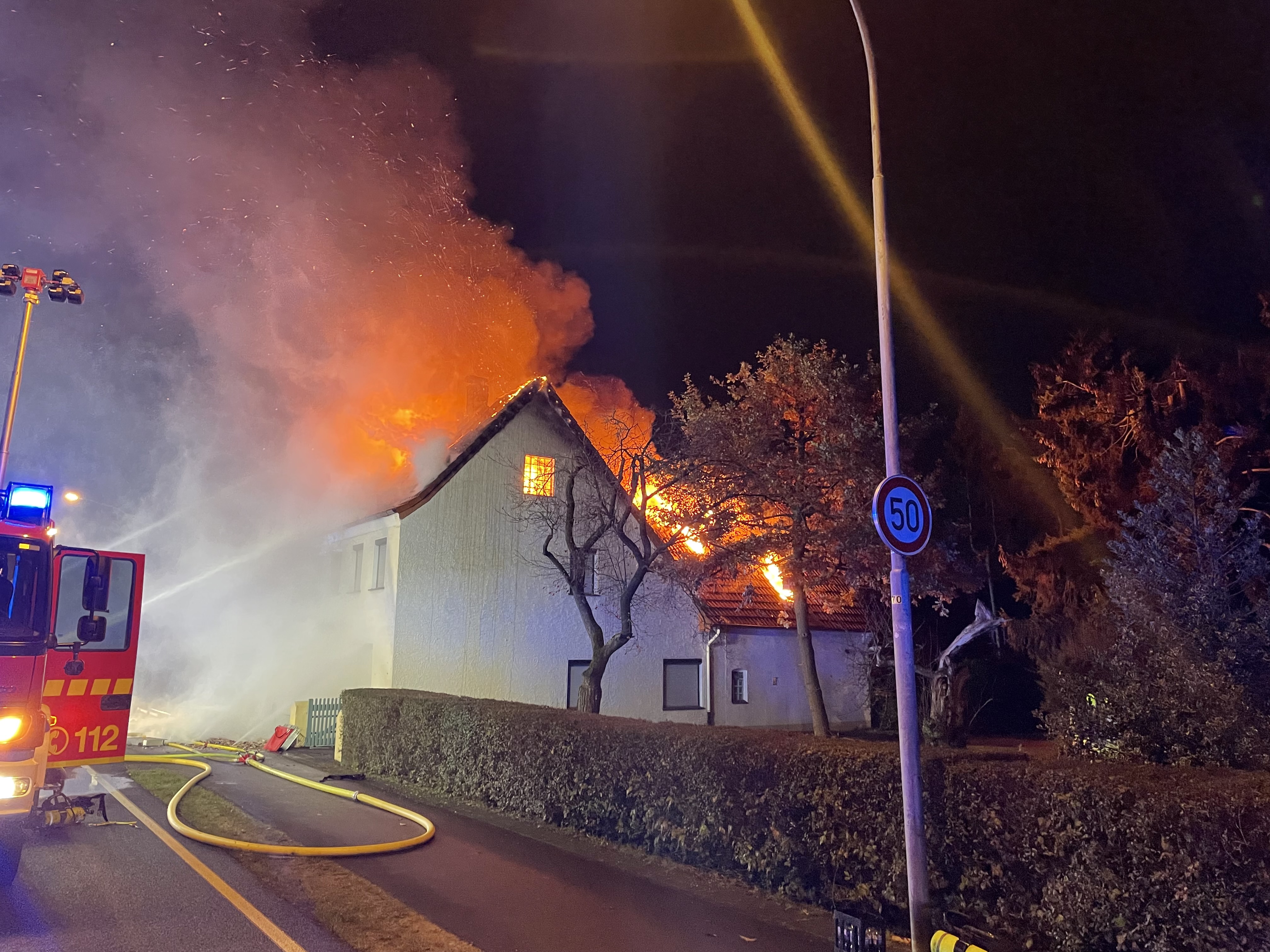 Detmold – Gemeldeter Zimmerbrand, zwei Personen verletzt