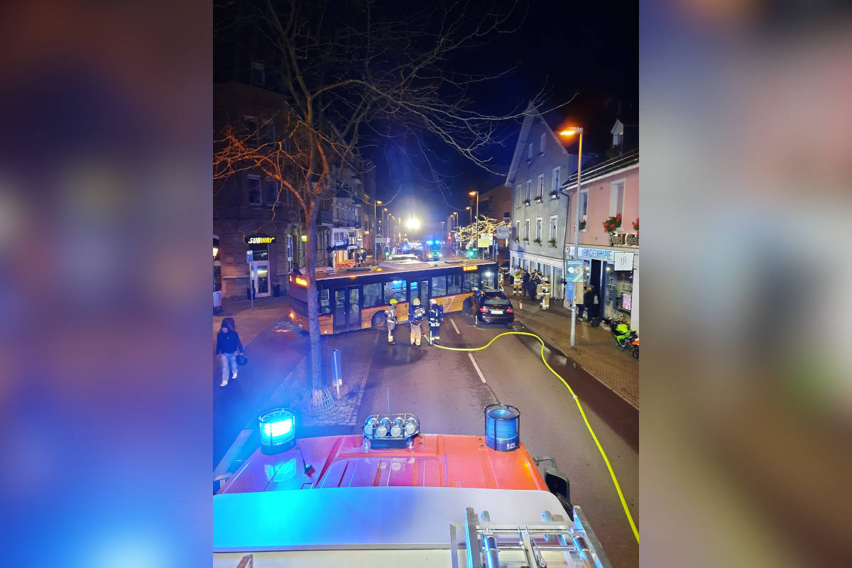 Konstanz – PKW kollidiert mit Bus