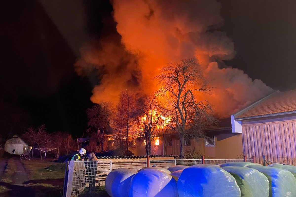 Großwilfersdorf - Großeinsatz der Feuerwehr bei Großbrand in einer Garage