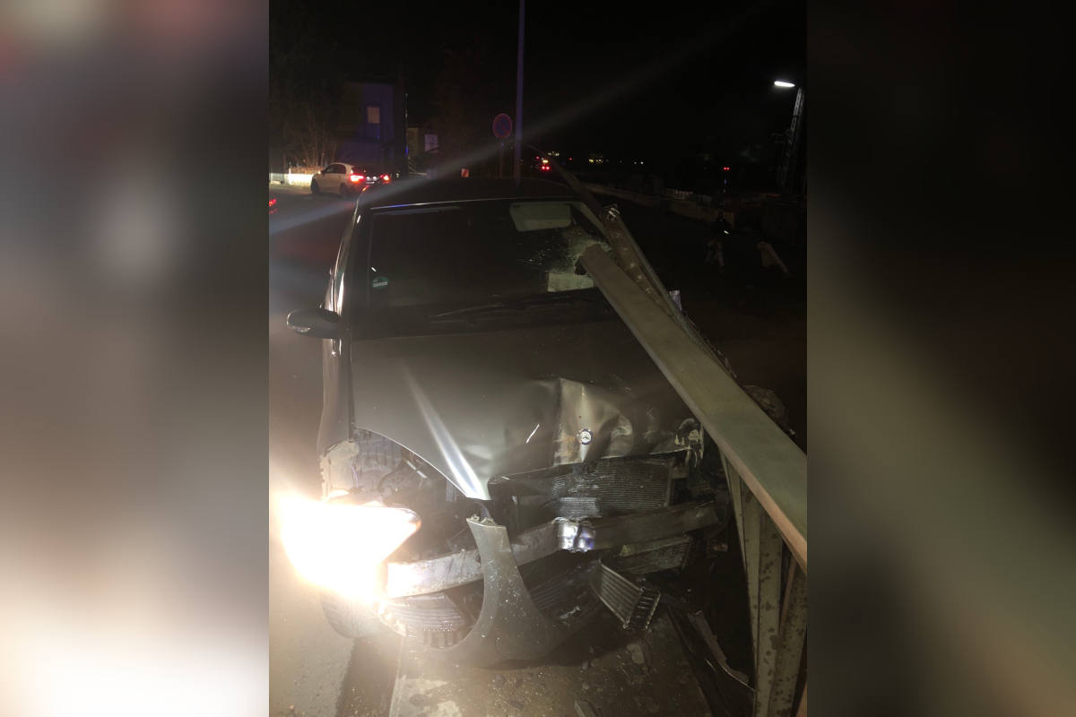 Wittlich – 19-Jähriger durchbricht mit Auto Geländer