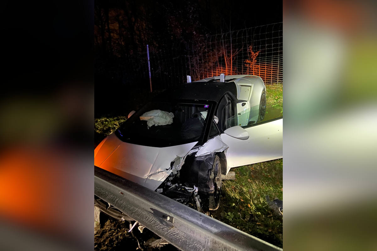 Betrunken mit Sportwagen auf der A1 Crash verursacht