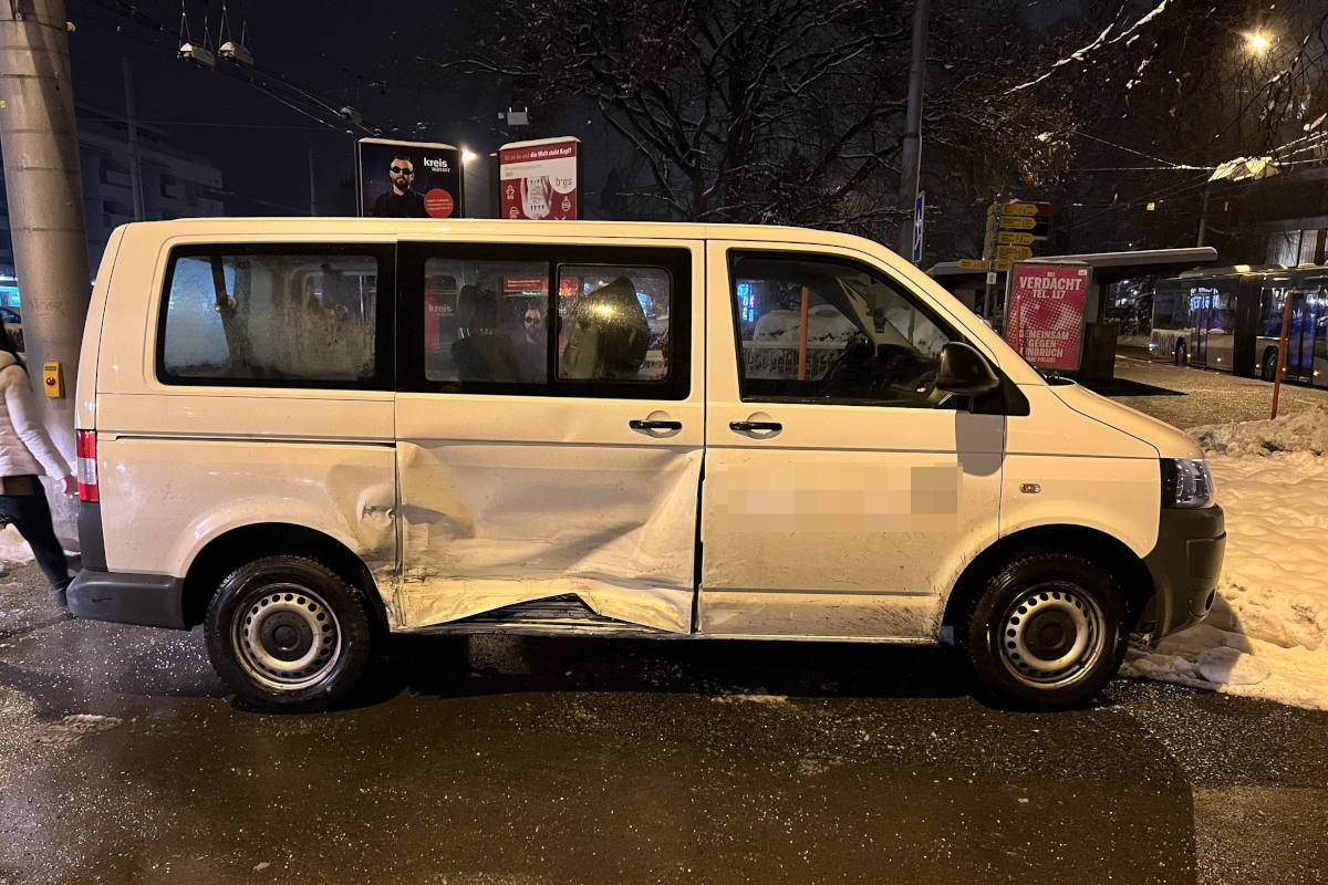 Heftige Kollision zwischen zwei Personenwagen