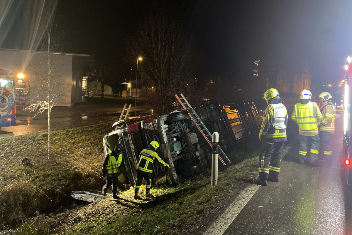 Villmergen AG – Betrunkener Lastwagenfahrer verunfallt
