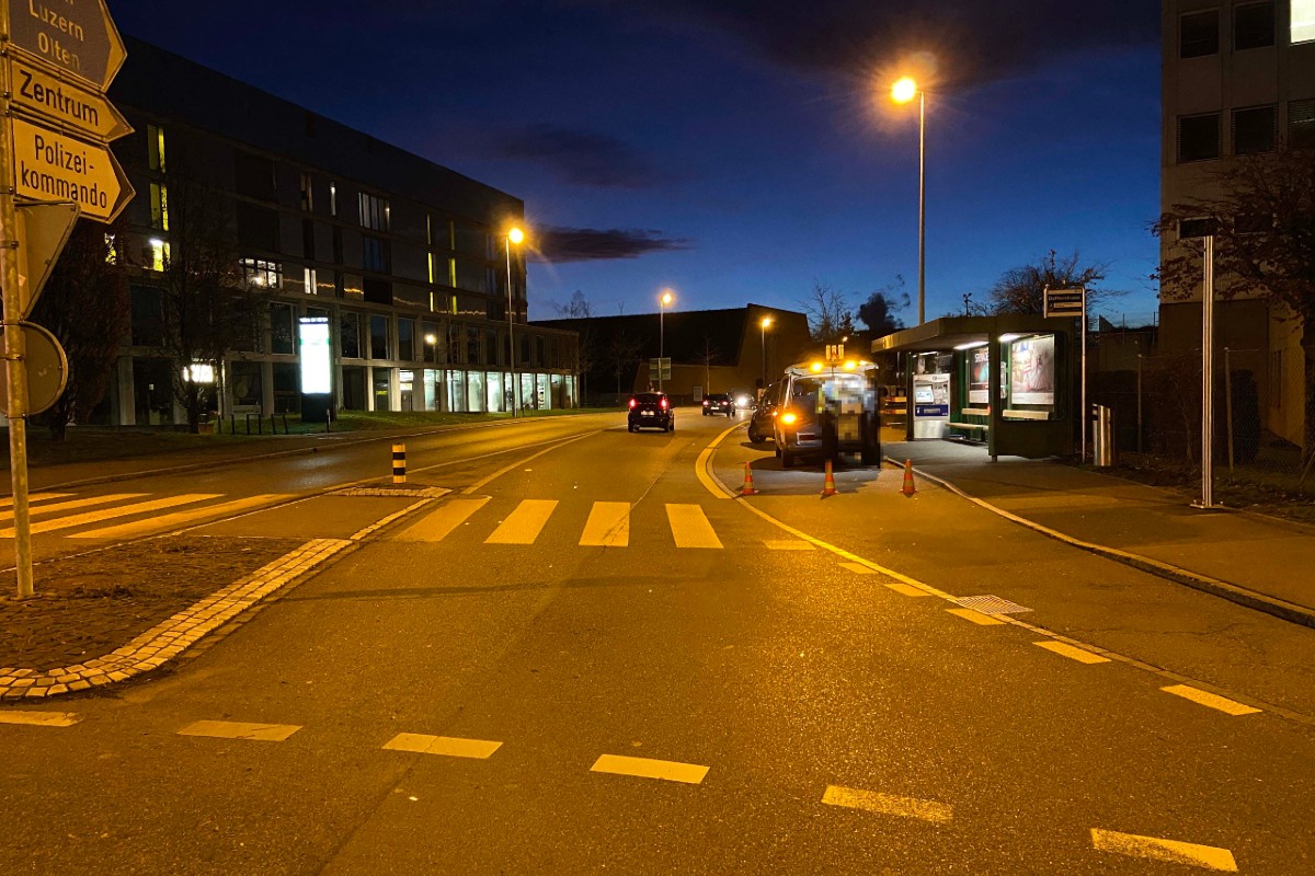 Aarau AG - Mann auf Fussgängerstreifen von PW erfasst