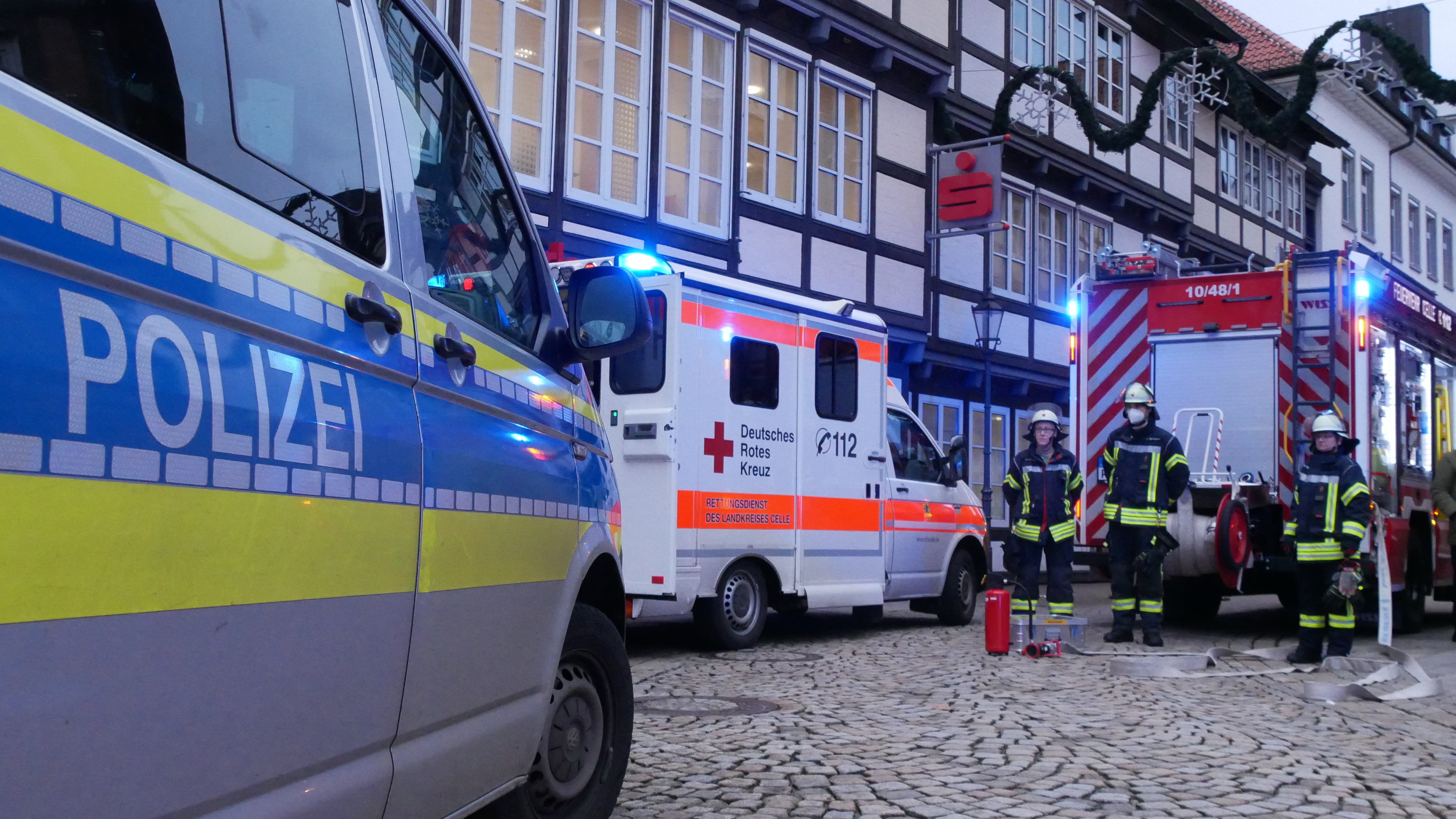 PKW fährt in Hauswand in Celler Altstadt – 6 Verletzte