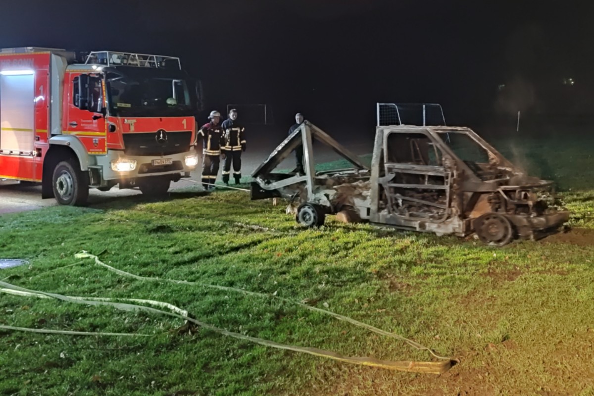 Bonn - Brand am Sportplatz der Universität
