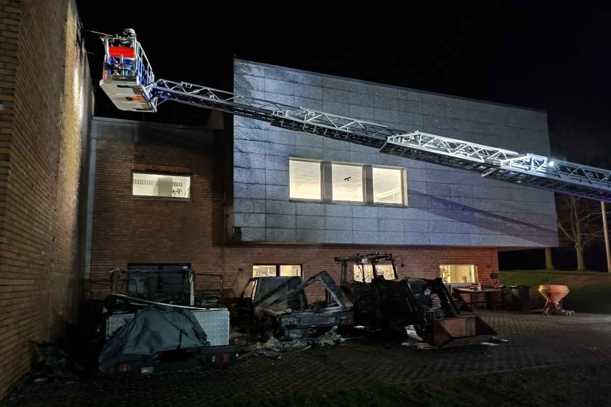 Bonn - Brand am Sportplatz der Universität