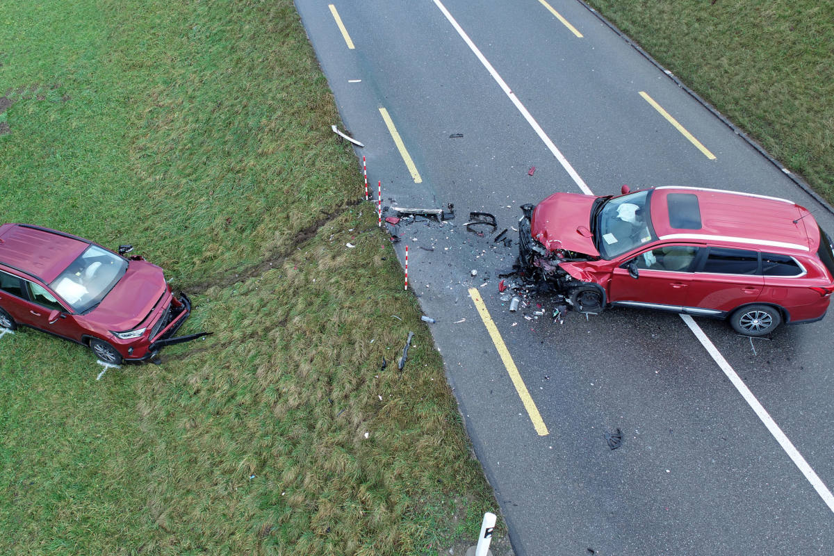 Zwei Personen bei Frontalkollision verletzt