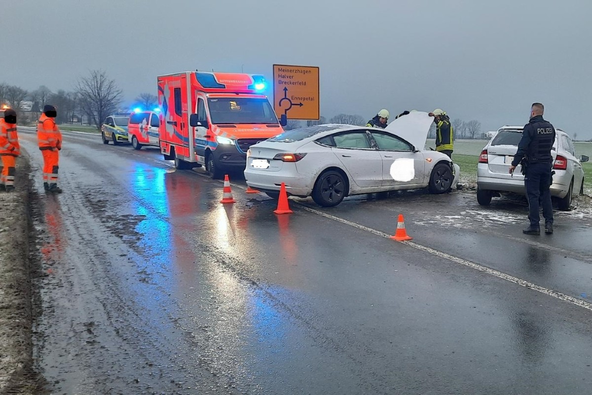 Breckerfeld - Frontalzusammenstoß auf L 528