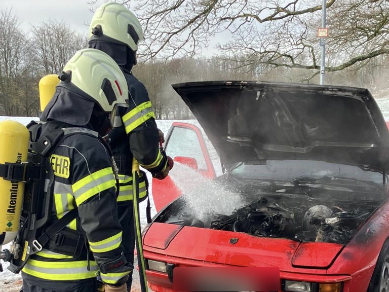 Sprockhövel – Porsche brennt im Motorraum
