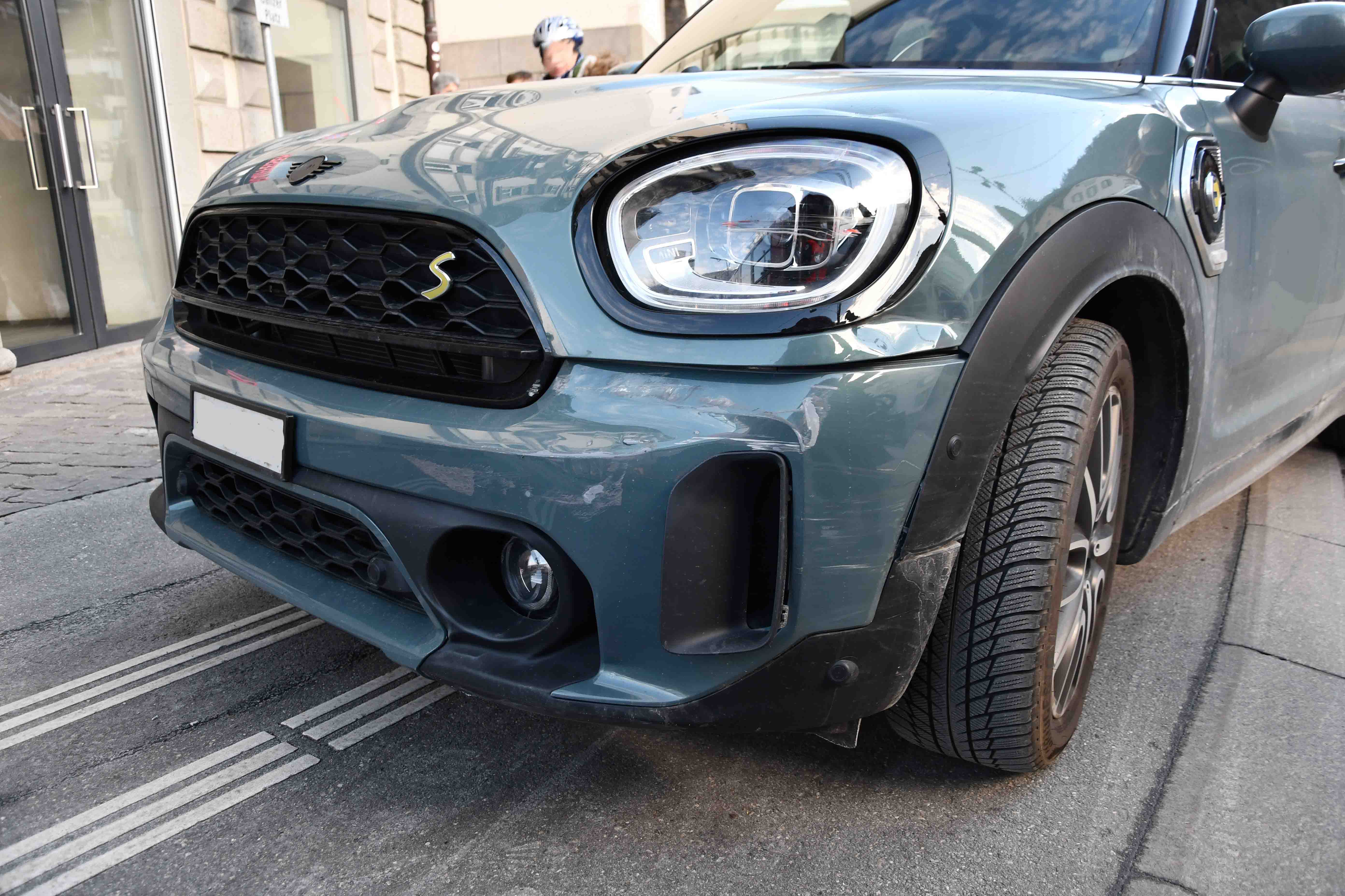 Chur GR – Auto kollidiert mit Arosabahn