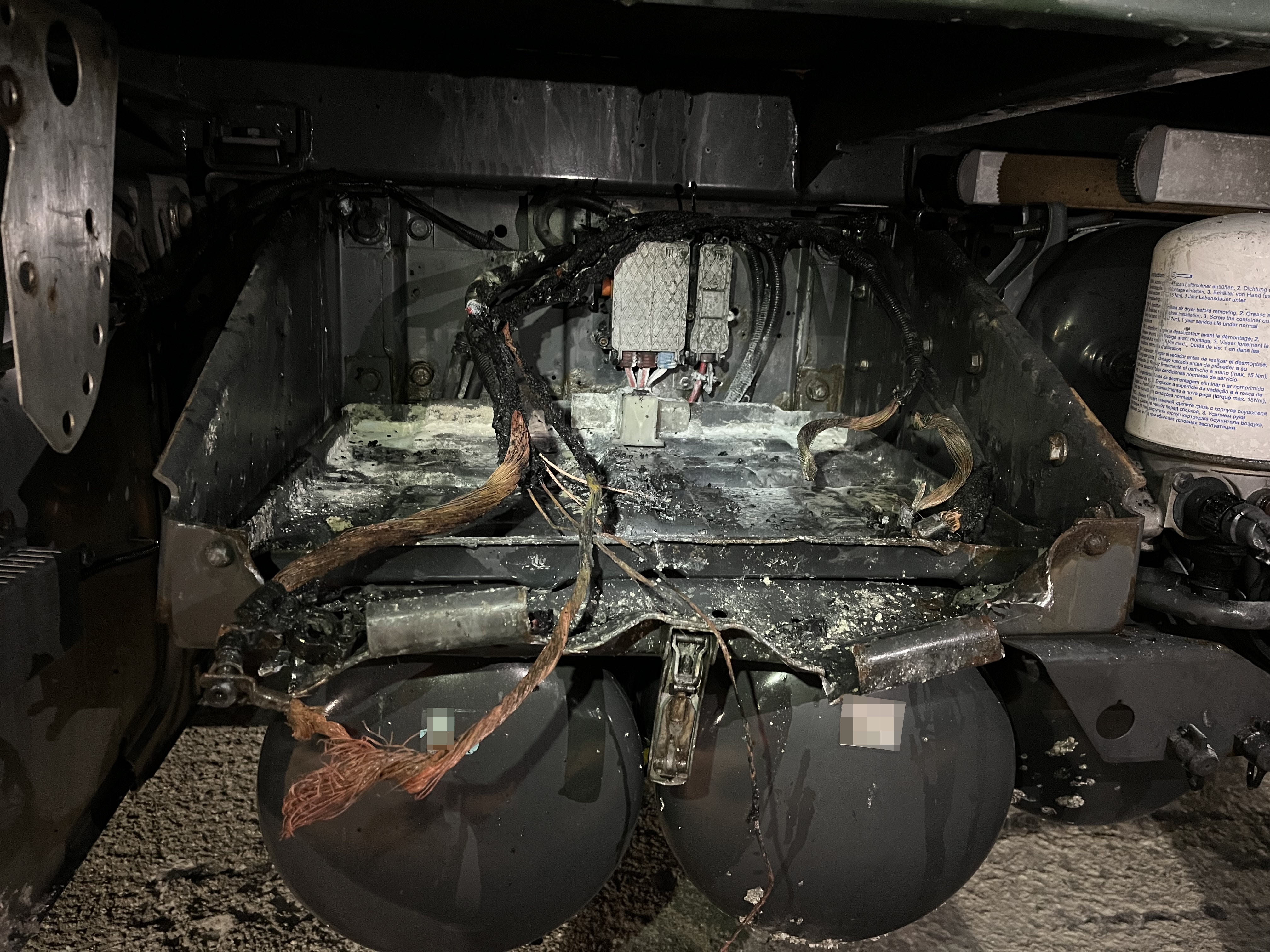 Schmerikon SG – Lastwagenbatterien in Brand geraten