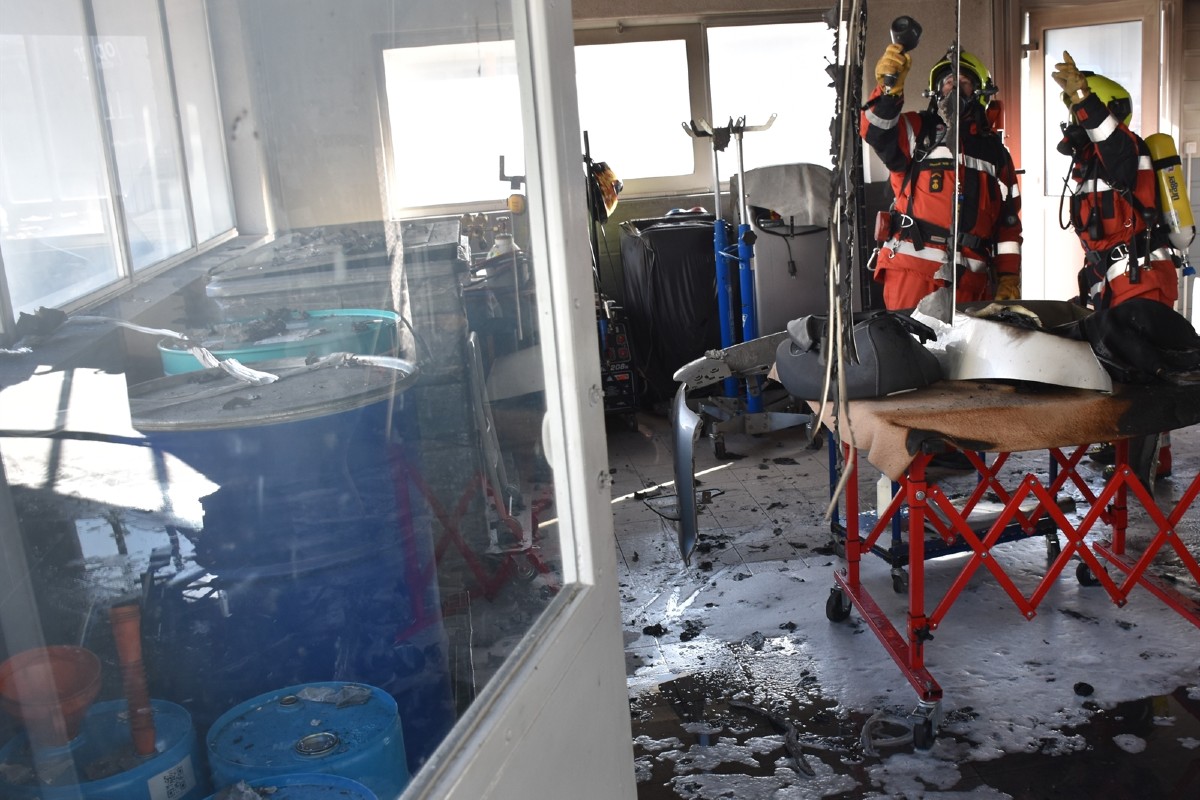 Domat/Ems GR - Roller brannte in Werkstatt