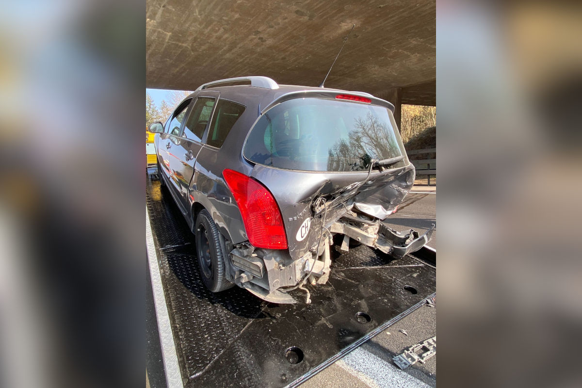 Zwei Autolenkerinnen bei heftiger Auffahrkollision auf der A1 verletzt