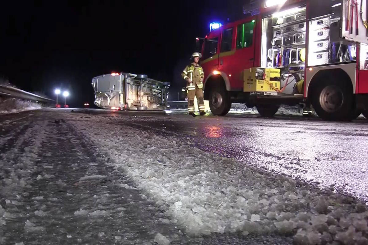 Glätteunfälle am frühen Morgen sorgen für lange Staus – Drei Personen verletzt