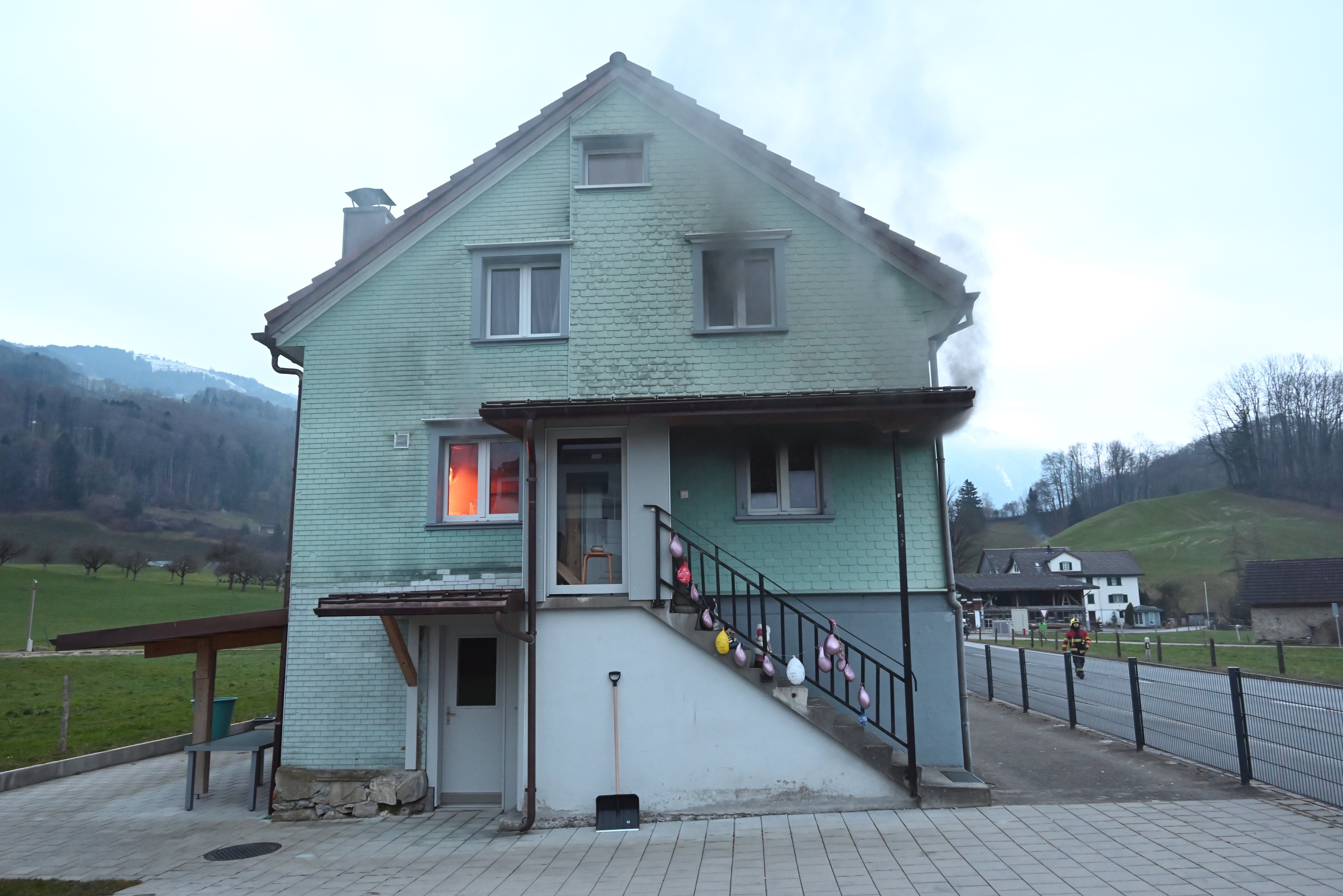 St. Gallen: Brand in Zweifamilienhaus – Mutter und Kind retten sich aus dem Haus