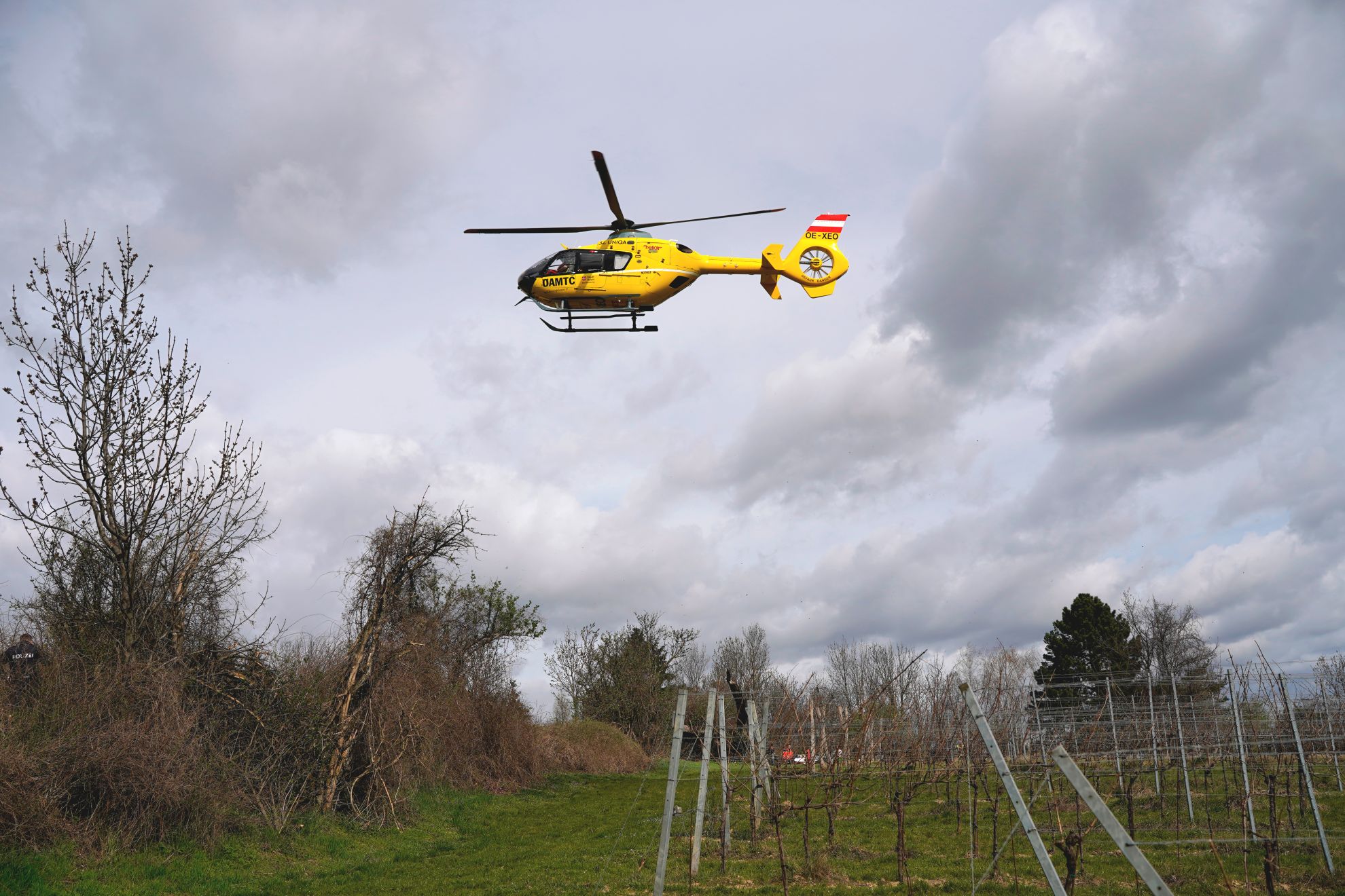 Der Rettungshubschrauber startet in Richtung Klinik