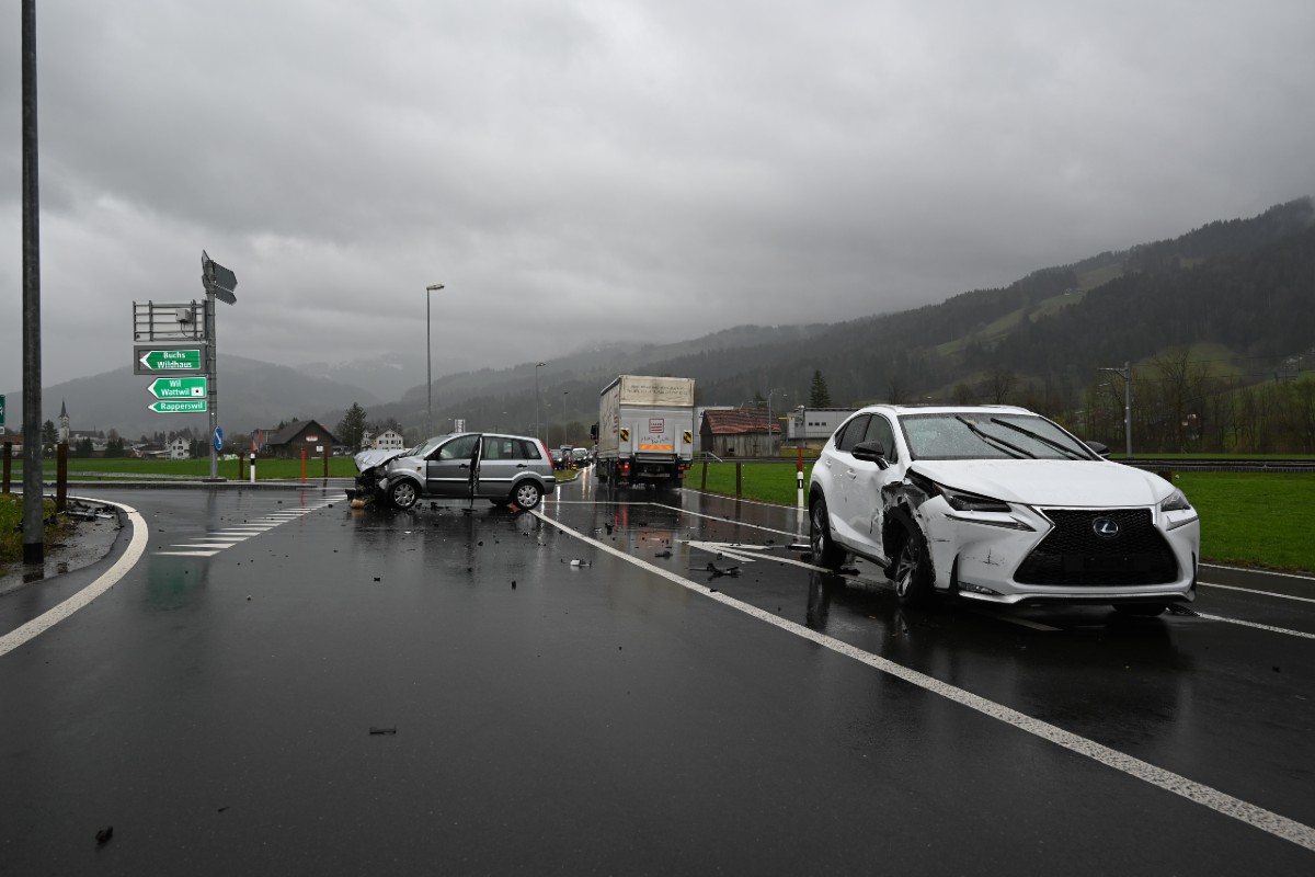 Ebnat-Kappel SG - Kollision zwischen zwei Autos