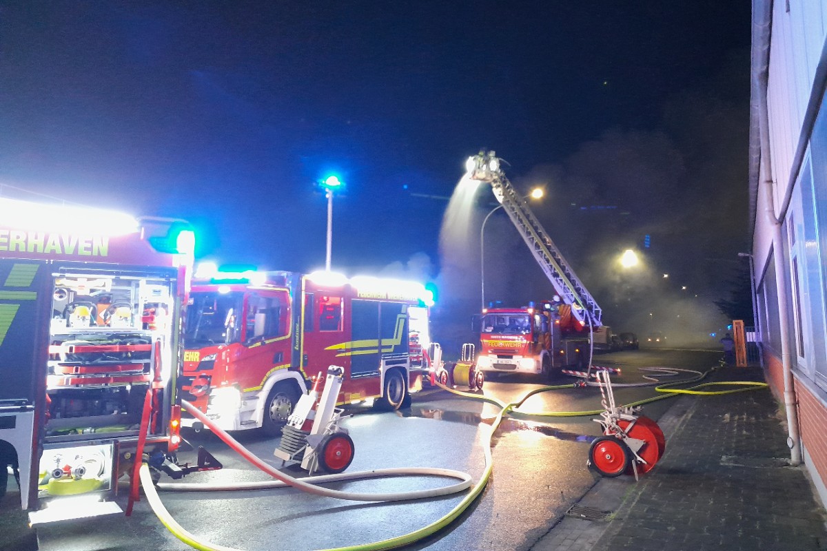 Bremerhaven - Feuer im Fischereihafen